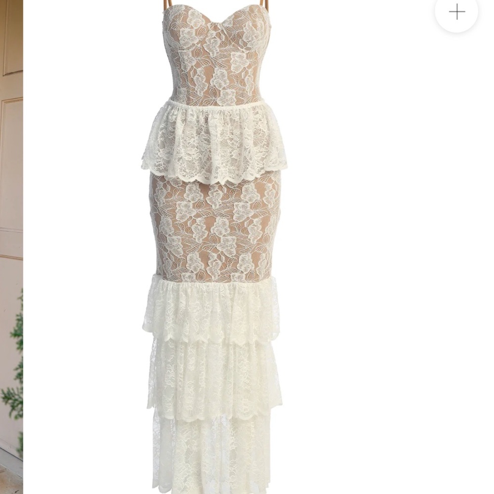 Jluxlabel FAIRYTALE ENDING LACE MAXI DRESS